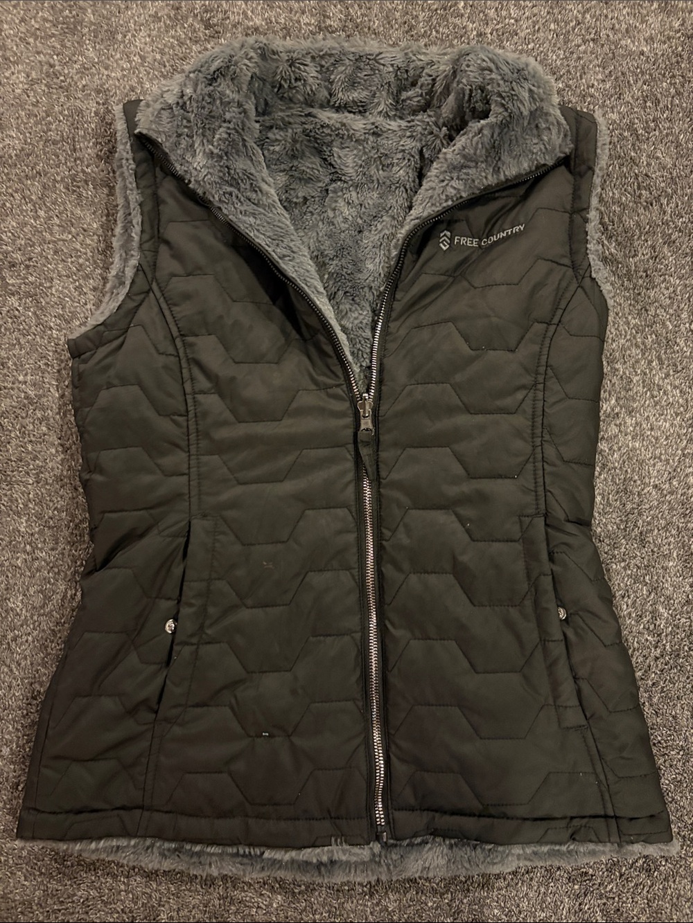 Free Country Women's Dark Gray Quilted Faux-Fur Vest